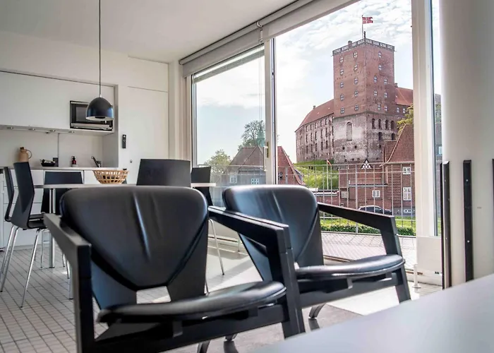 Отель Kolding Hotel Apartments 4*