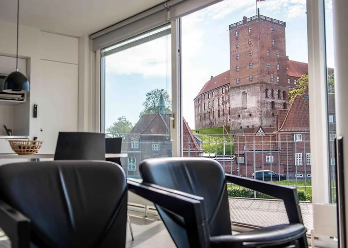 Отель Kolding Hotel Apartments 4*