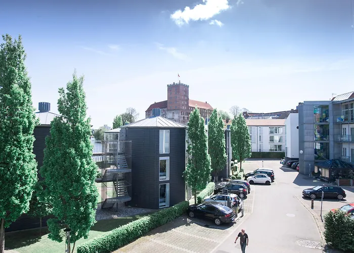 Отель Kolding Hotel Apartments 4*